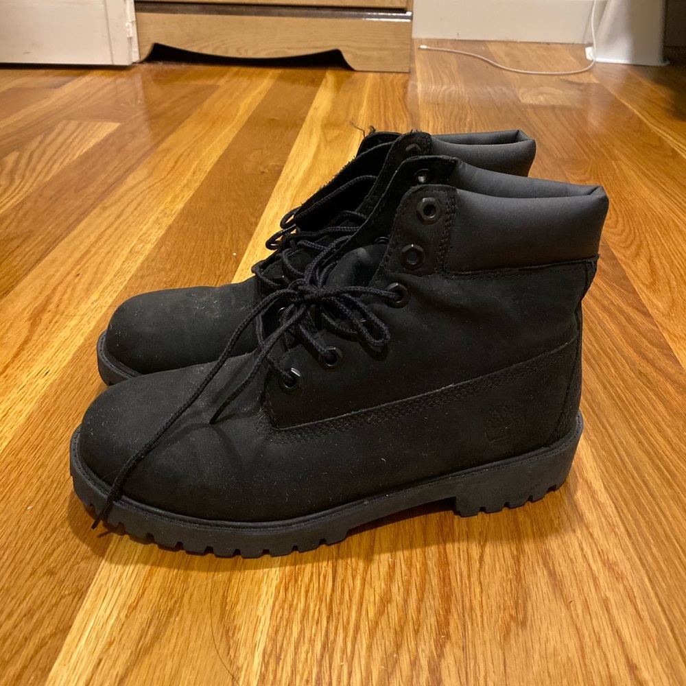 Black Classic Timberlands wmn Size 8!